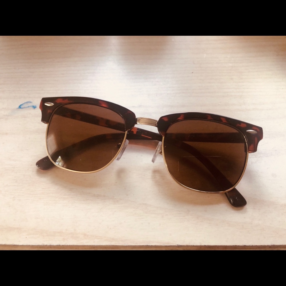 Brown tortoise shell sunglasses 😎 ☀️
